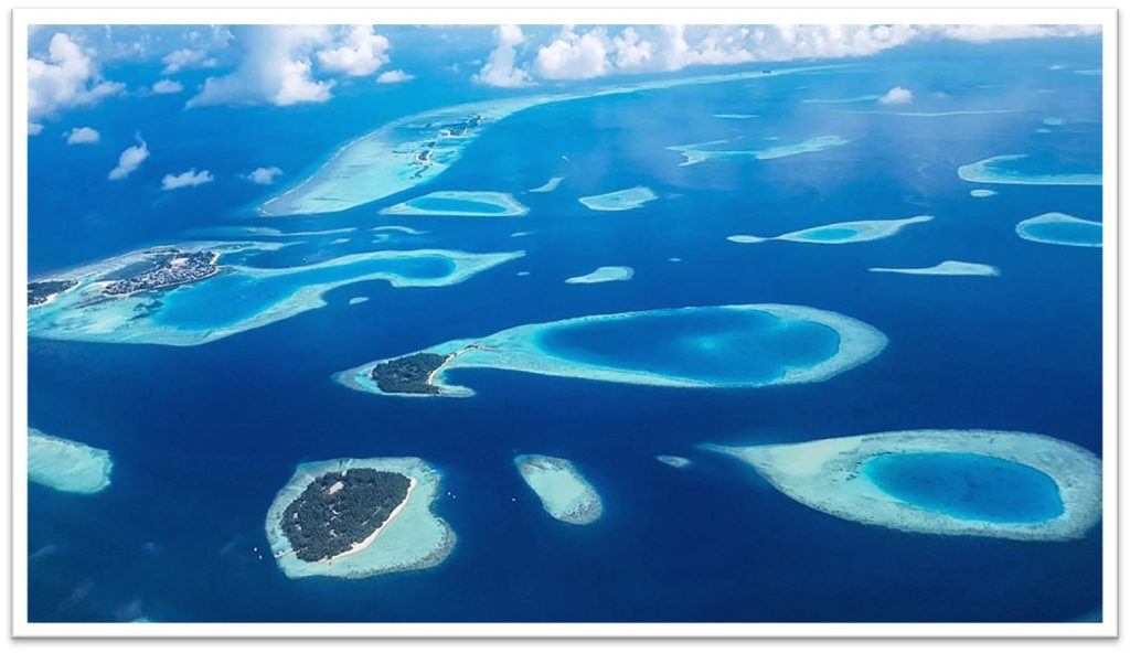 Atolli maldiviani dall'alto